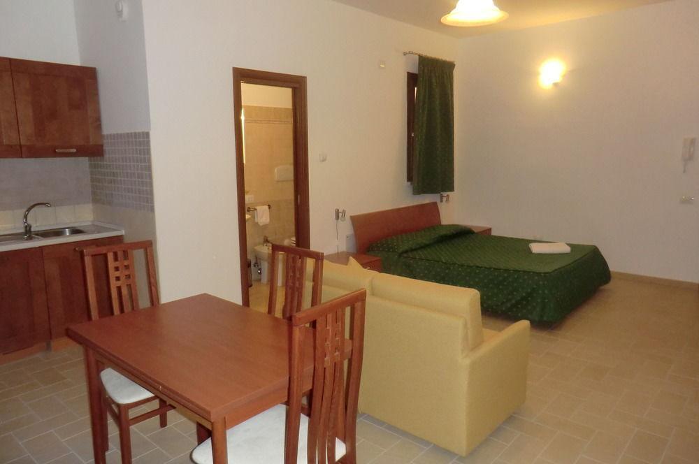 Il Casaletto Dei Ludi Aparthotel Aranova Buitenkant foto