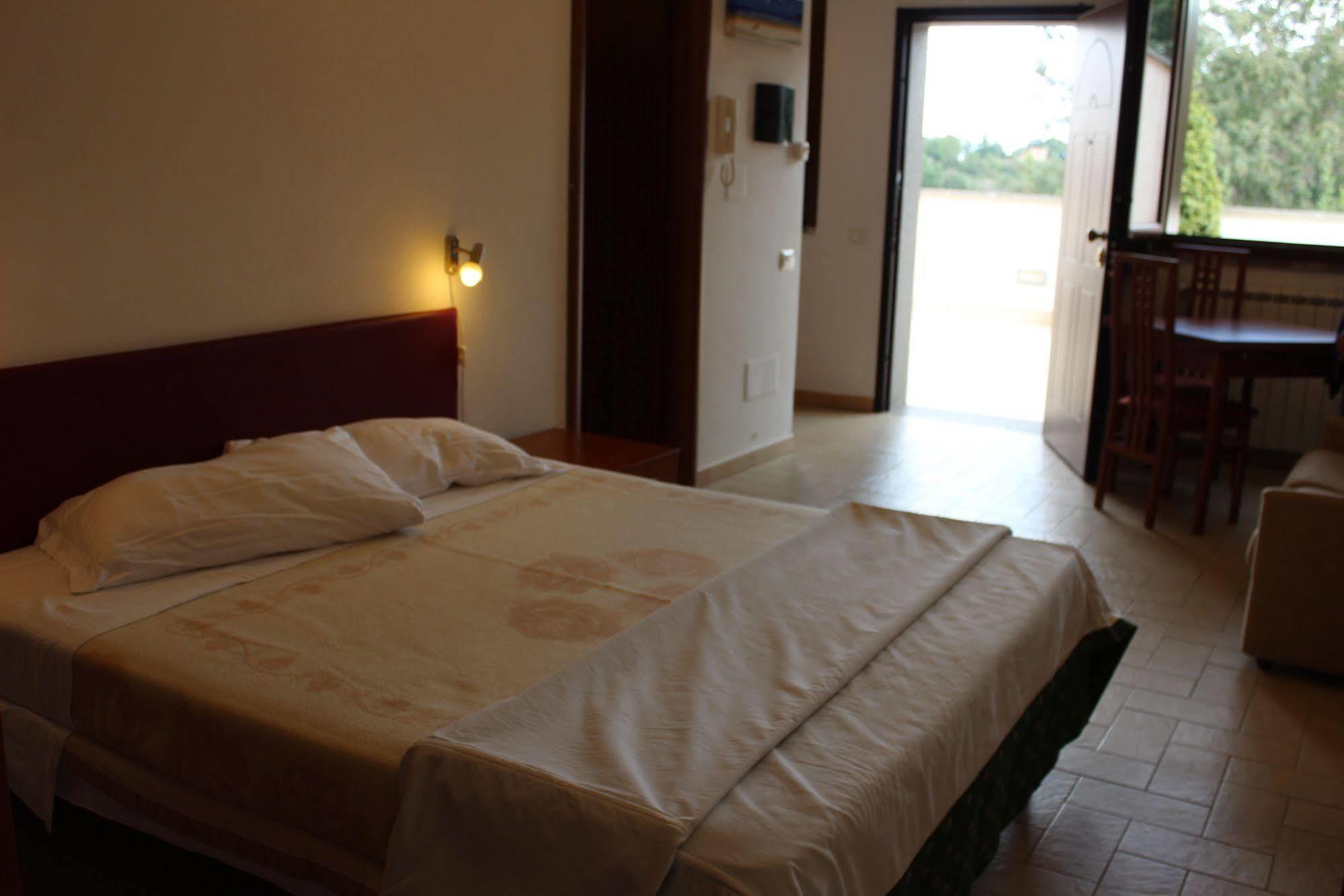 Il Casaletto Dei Ludi Aparthotel Aranova Buitenkant foto
