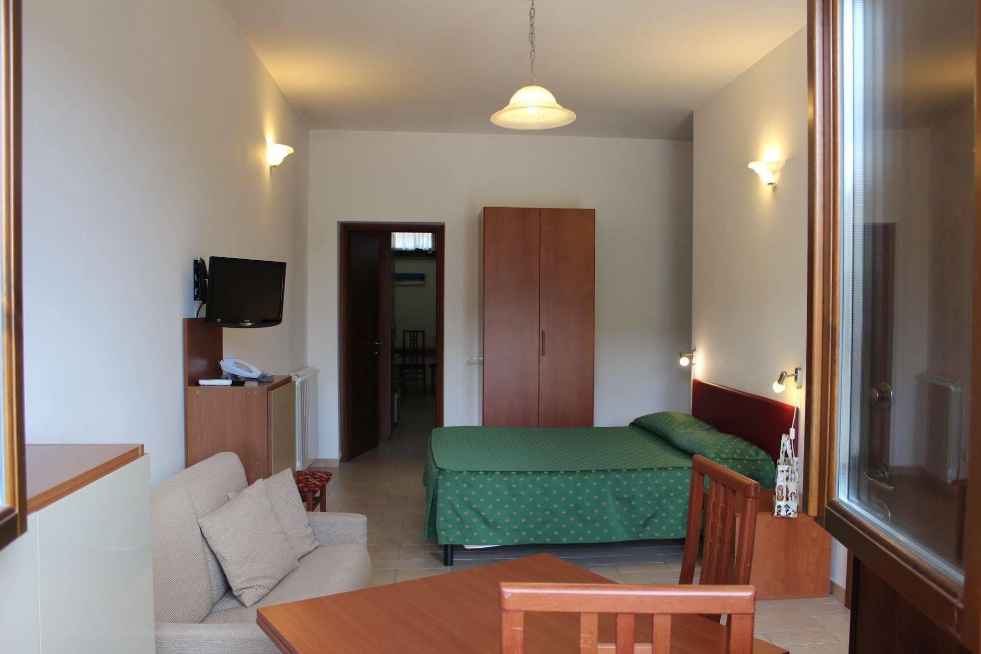 Il Casaletto Dei Ludi Aparthotel Aranova Buitenkant foto