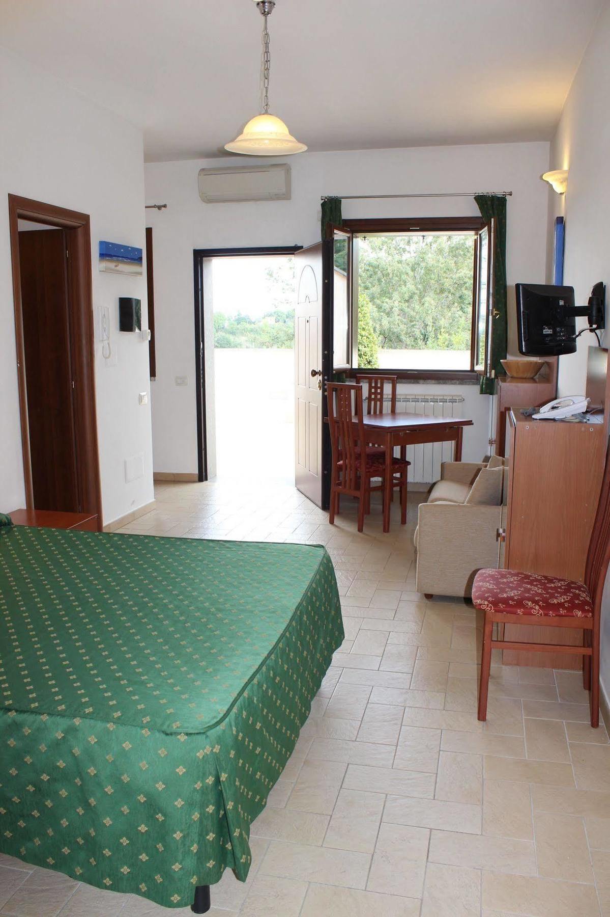Il Casaletto Dei Ludi Aparthotel Aranova Buitenkant foto